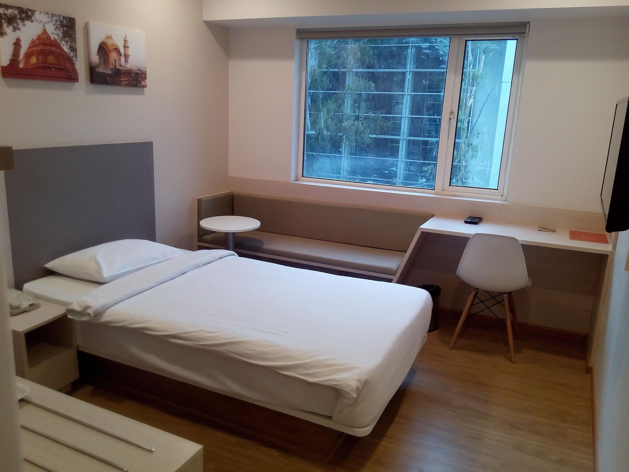 Ginger Surat Hotel Eksteriør billede