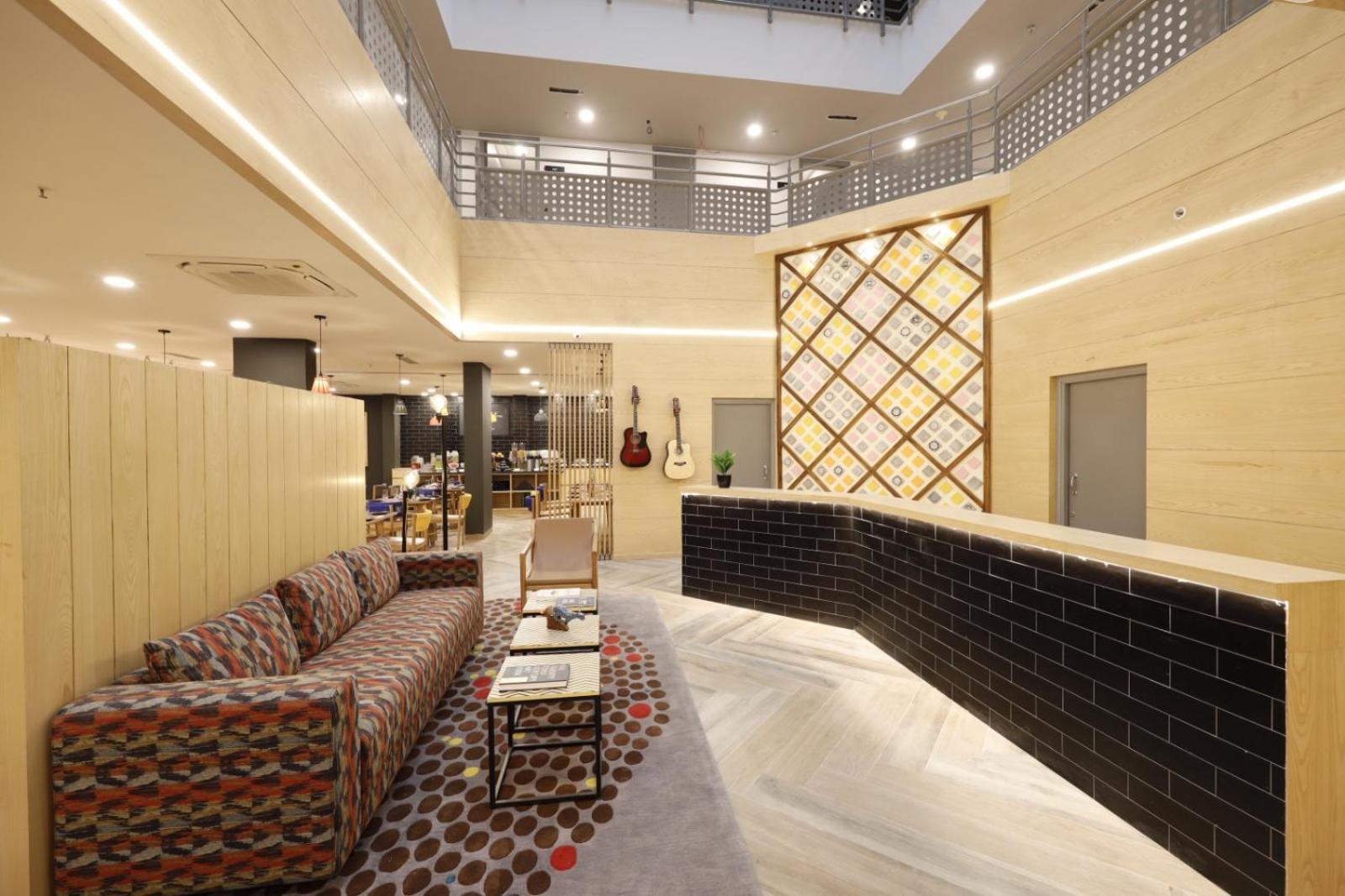 Ginger Surat Hotel Eksteriør billede