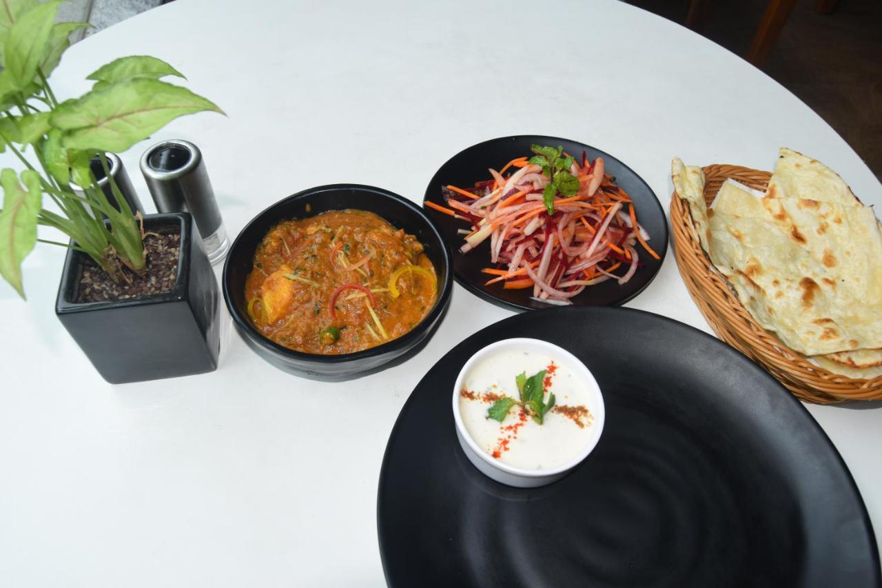 Ginger Surat Hotel Eksteriør billede